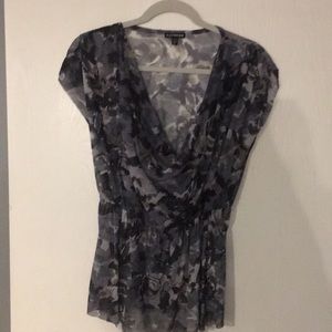 Short sleeve gray patterned peplum mesh blouse